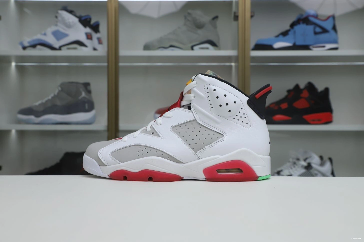 NEUTRAL GREY JORDAN RETRO 6 AIR 1030